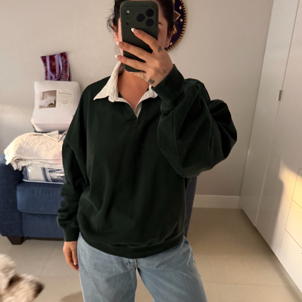 Aritzia TNA Sweater with White Collar